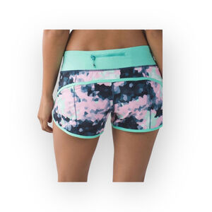 on Speed Short *4-way Stretch 2.5" Clouded Dreams Multi / Menthol Sz 4